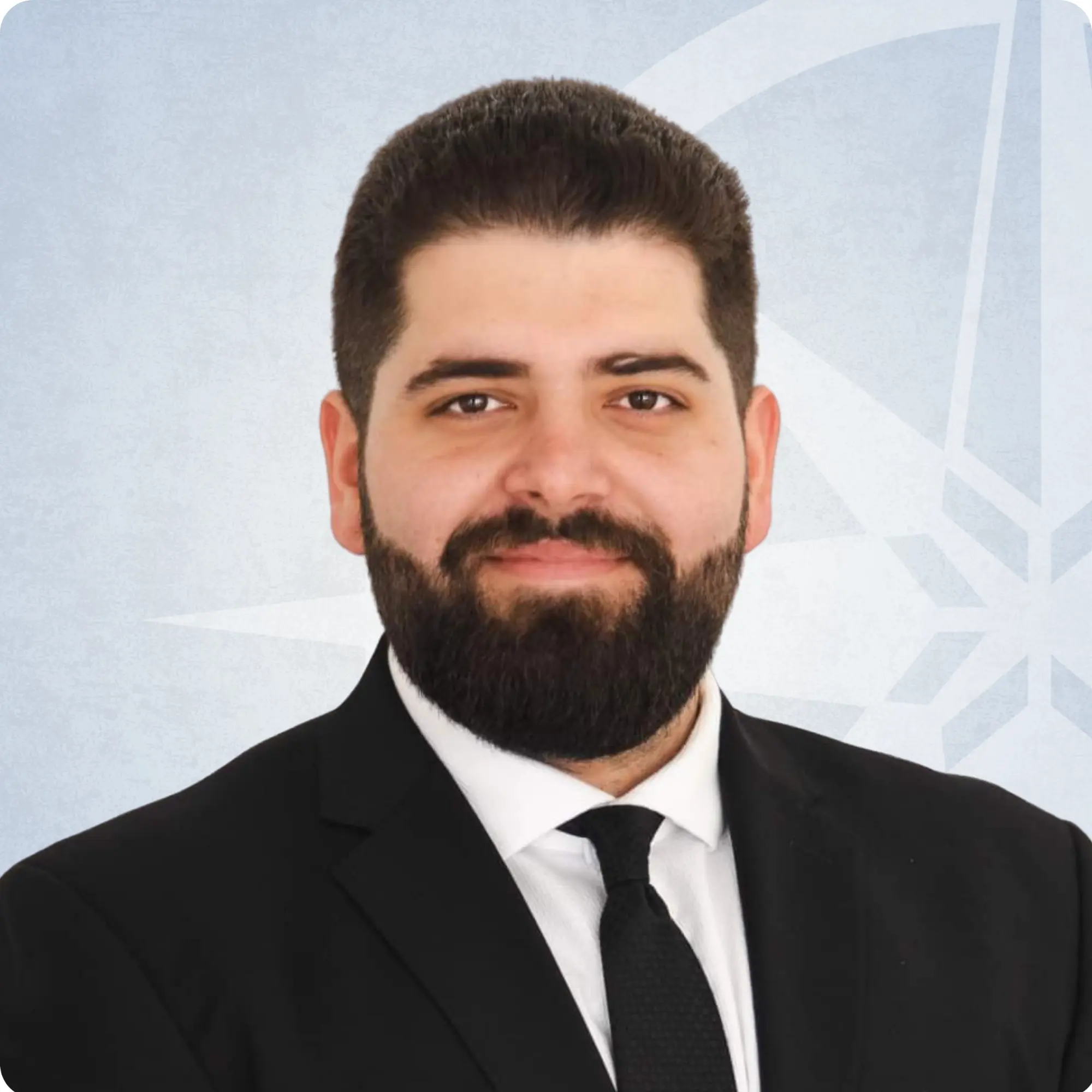 Portrait of Soares – professional headshot with neutral background and confident expression.